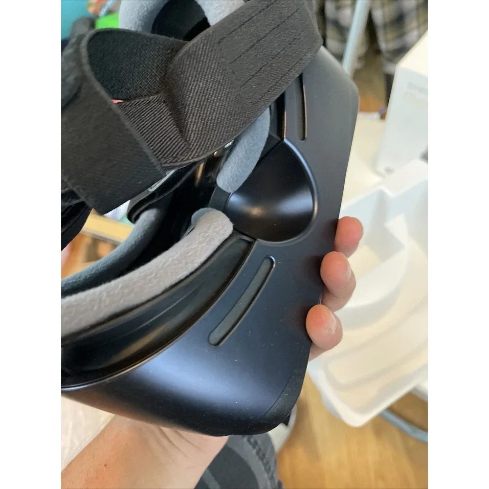 Samsung Gear VR 2 Oculus Virtual Reality Headset (17)‎